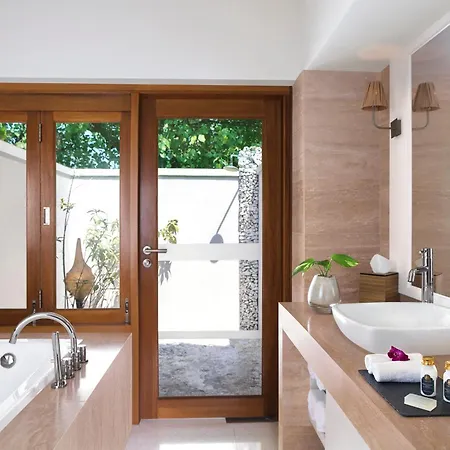 Taj Coral Reef Resort & Spa,Maldives Hembadhu Island Exterior photo